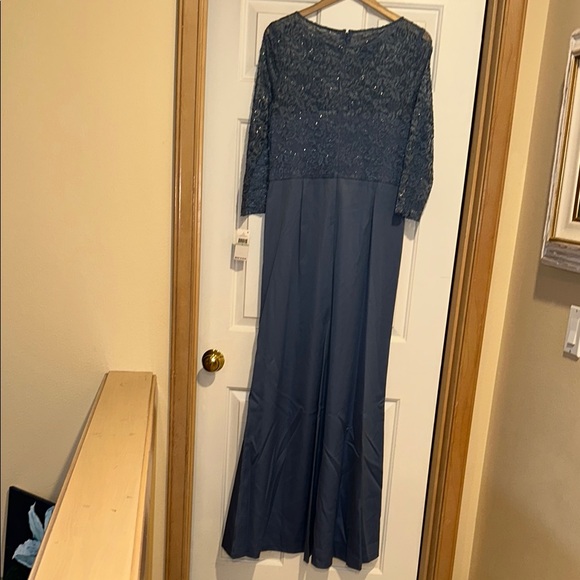 SLNY Blue Ruched Embellished Long Sleeve Gown - Picture 6 of 9